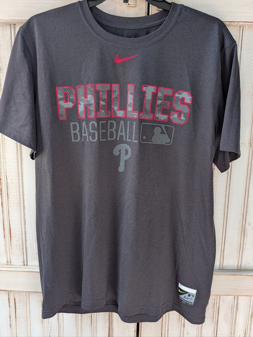 Nike,Dri-Fit,Men's Grey Philadelphia Phillies Baseball Short Sleeve T-shirt. Lg
